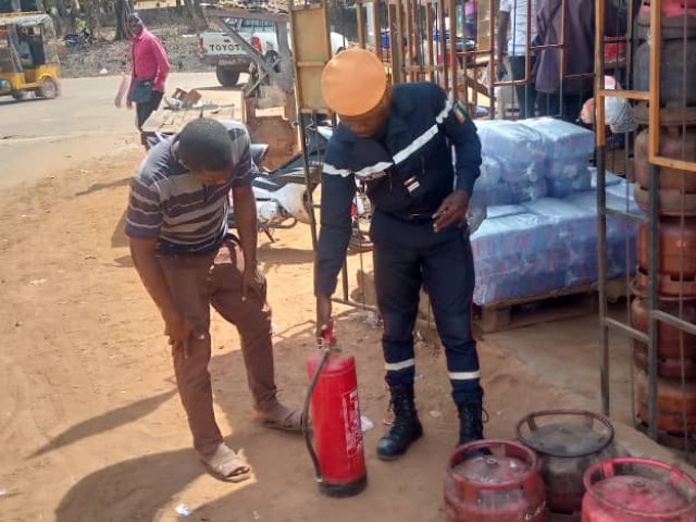 LES POMPIERS CIVILS SENSIBILISENT LES PROPRIETAIRES DES MAGASINS ET LES PERSONNELS DES HOTELS A TOUBA ET BOUNDIALI