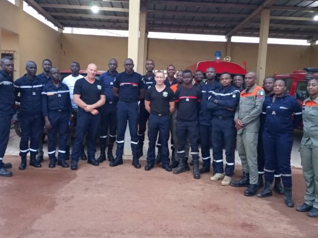VISITE DE COOPERANTS FRANÇAIS AUX POMPIERS CIVILS DE SAN PEDRO