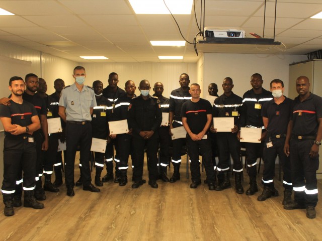 FIN DE STAGE POUR 40 POMPIERS CIVILS  CONDUCTEURS  DES ENGINS INCENDIE