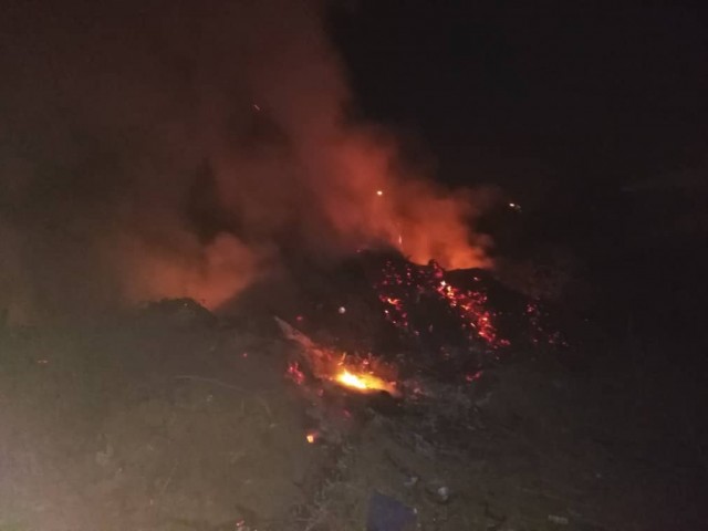 LES POMPIERS CIVILS S’ATTAQUENT A UN FEU DE VEHICULE A DALOA ET A UN FEU DE BROUSSE A BONDOUKOU