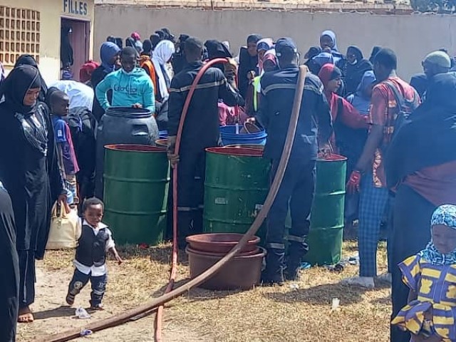 PENURIE D’EAU POTABLE : LES POMPIERS VOLENT AU SECOURS DES POPULATIONS A DALOA
