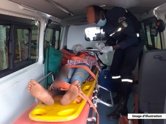 GRAND-BASSAM : UN NOTABLE BLESSE ET L’AMBULANCE DES POMPIERS CIVILS ATTAQUEE AU COURS D’UNE OPERATION DE DEGUERPISSEMENT
