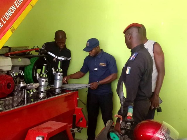 BOUNA : LES POMPIERS CIVILS REÇOIVENT LA VISITE DE GENDARMES