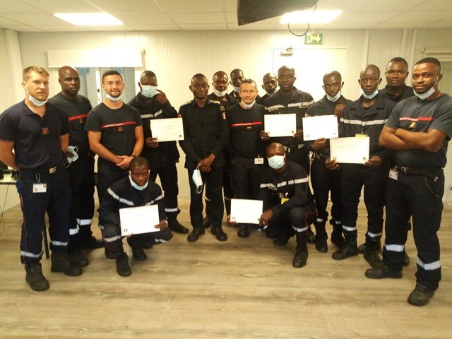 LES POMPIERS CIVILS CONDUCTEURS D’ENGIN INCENDIE FORMES PAR LES FORCES FRANÇAISES DE CÔTE D’IVOIRE