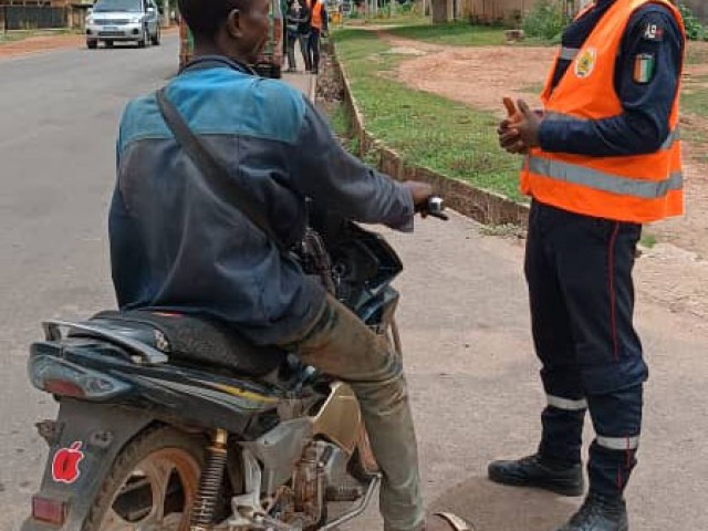 LE RESPECT DU CODE DE LA ROUTE EVOQUE AVEC LES MOTOCYCLISTES A SINEMATIALI ET MANKONO