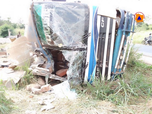DALOA/ZOUKOUGBEU : UN CAR DE TRANSPORT FINI SA COURSE DANS UN CIMETIERE ET FAIT 45 VICTIMES
