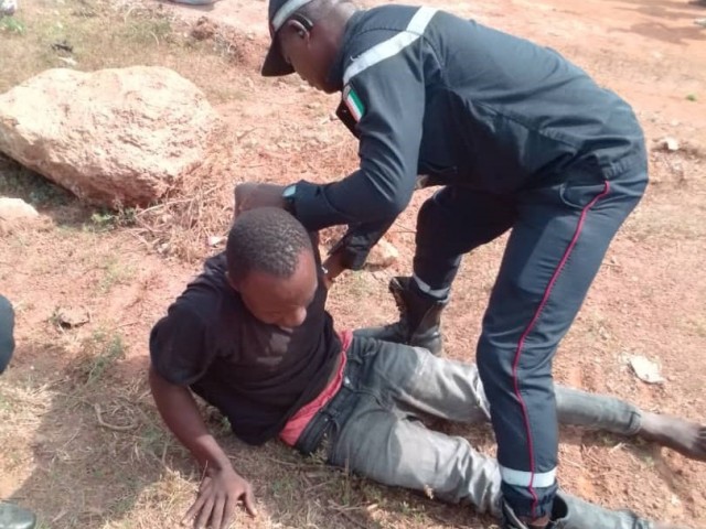 DIMBOKRO : LES POMPIERS CIVILS INTERVIENNENT POUR UN ACCIDENT DE LA CIRCULATION ET DELOGENT UN ESSAIM D’ABEILLES 