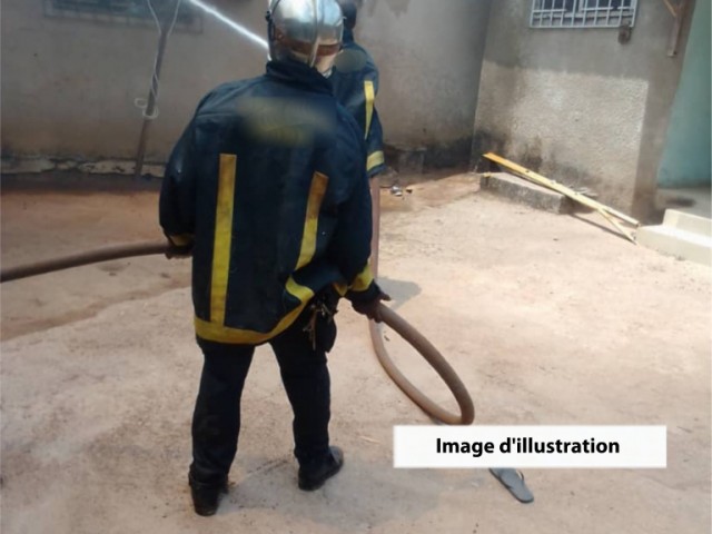 UN VIOLENT INCENDIE D’UNE VILLA A BOUAFLE ETEINT PAR LES POMPIERS CIVILS