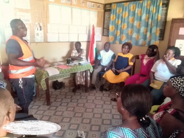 FERKESSEDOUGOU : UNE QUINZAINE D’INSTITUTEURS SENSIBILISES SUR LES DANGERS LIES AUX FEUX DE BROUSSE ET AUX INONDATIONS