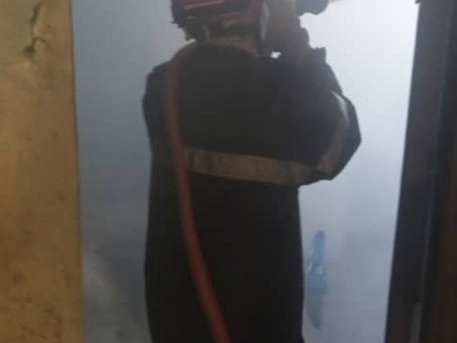 LES SOLDATS DU FEU FONT FACE A UN INCENDIE A MAN